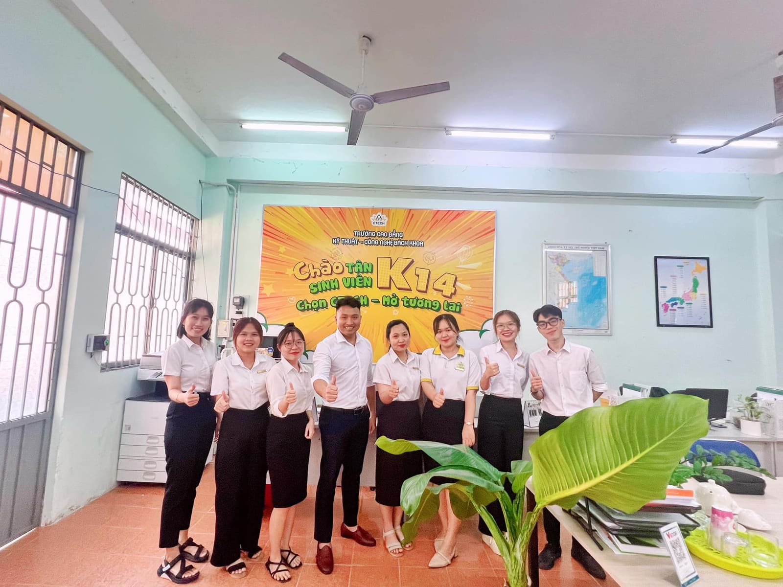 Sinh viên năm nhất học AI ứng dụng ngay từ ngày đầu nhập học